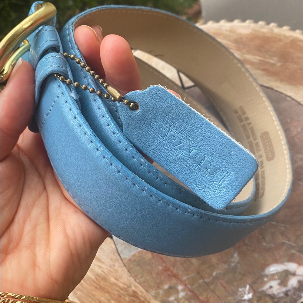 💙🤍😎 Elegant Vintage 90s Blue Leather coach Belt with Gold Buckle - Picture 3 of 16